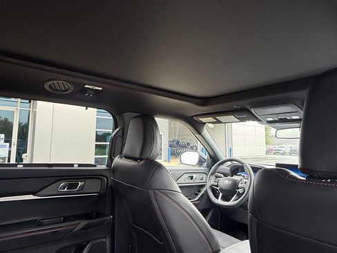 Certified 2025 Ford Explorer ST-Line w/ Premium Package AWD/4WD image 18