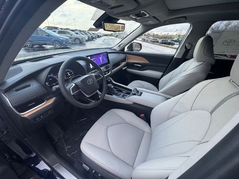 New 2026 Toyota Grand Highlander Platinum image 11