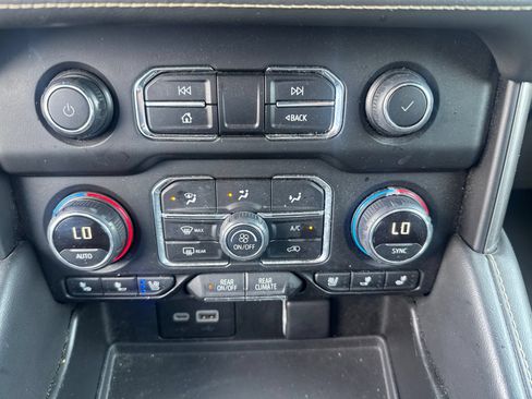 Used 2024 Chevrolet Suburban Premier AWD/4WD image 9