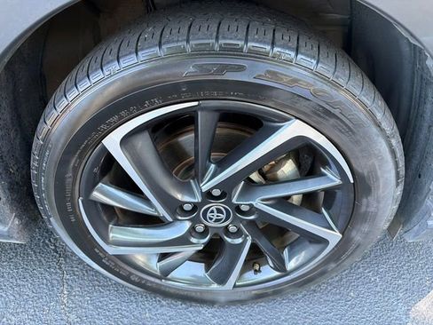 Used 2020 Toyota C-HR Limited FWD image 12