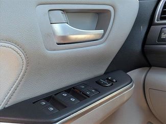 Used 2017 Toyota Camry XLE FWD video 3