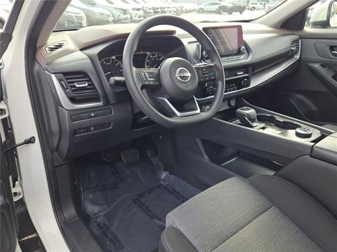 Used 2023 Nissan Rogue SV image 25