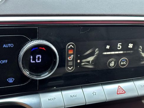 Used 2022 Genesis GV70 2.5T w/ Advanced Package image 20