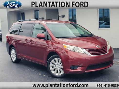Used 2016 Toyota Sienna LE image 1