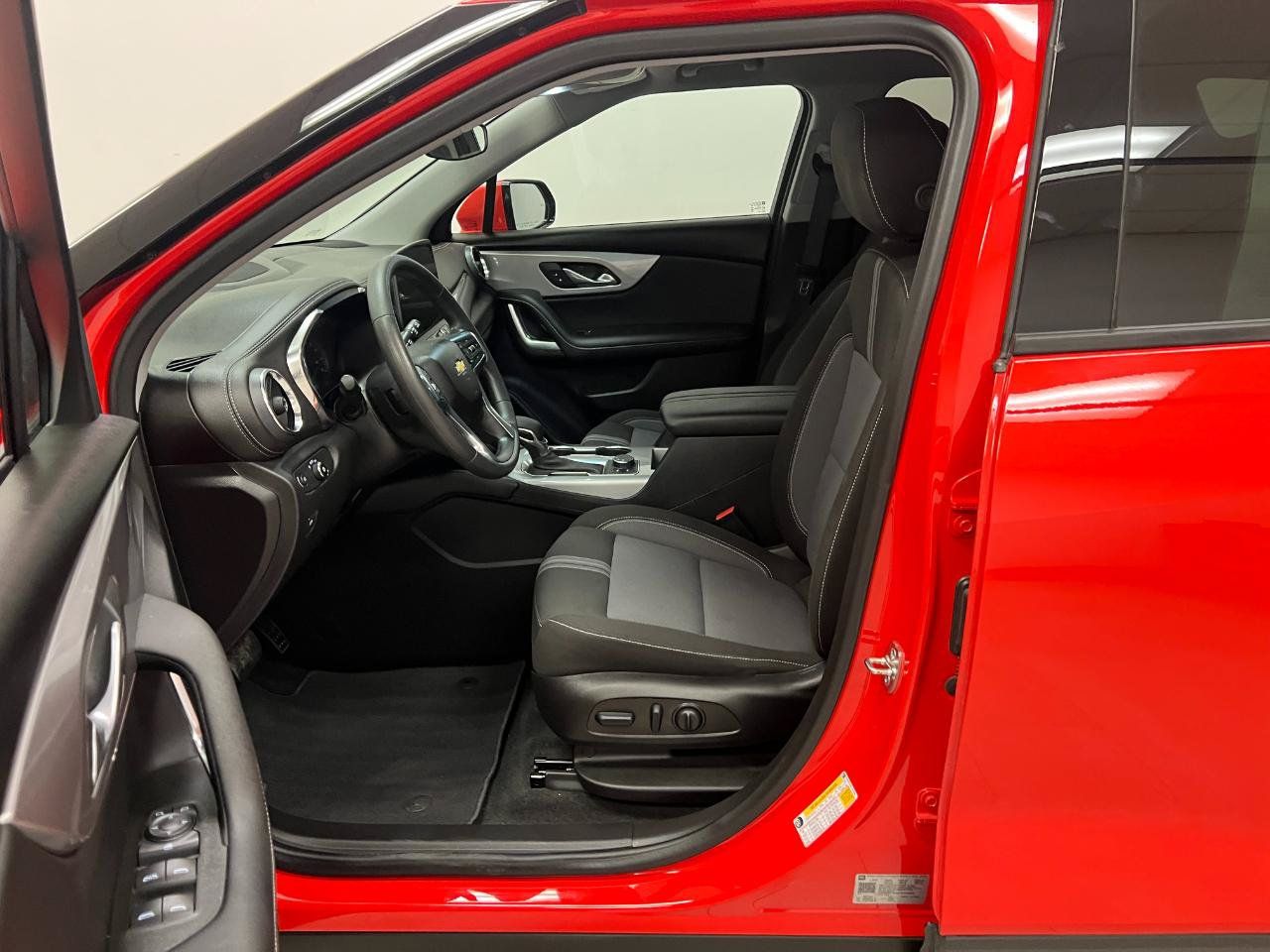 Used 2026 Chevrolet Blazer LT FWD image 19