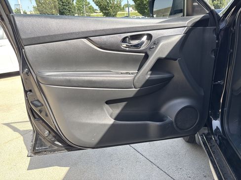 Used 2018 Nissan Rogue S AWD/4WD image 13
