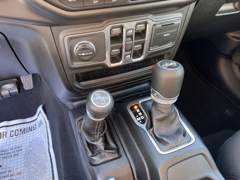 Used 2018 Jeep Wrangler Unlimited Sport S AWD/4WD image 24