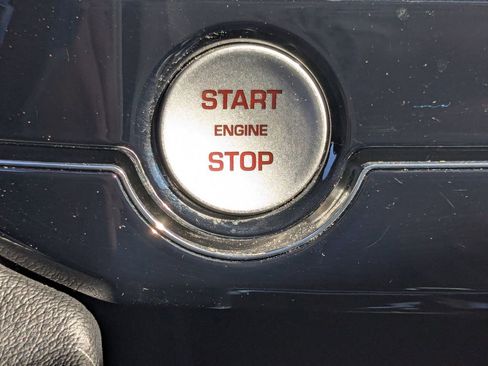 Used 2018 Jaguar F-PACE R-Sport image 15