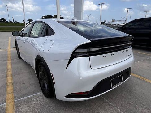 Used 2025 Toyota Prius Plug-In Hybrid FWD image 5