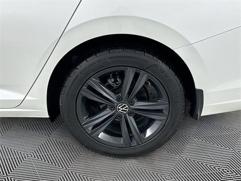 Used 2022 Volkswagen Jetta SE image 30