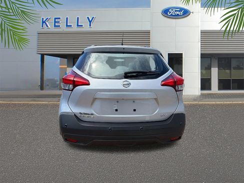 Used 2020 Nissan Kicks SV FWD image 4