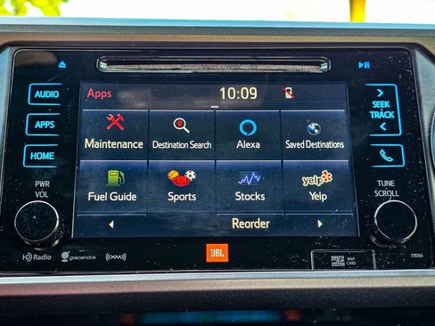 Used 2018 Toyota Tacoma TRD Off-Road AWD/4WD image 17
