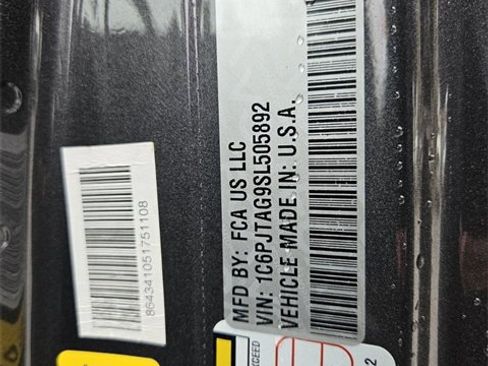 Used 2025 Jeep Gladiator Sport image 14