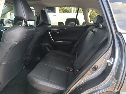 Used 2022 Toyota RAV4 Limited image 14