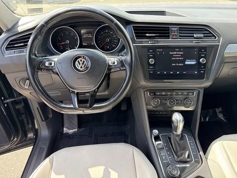 Used 2018 Volkswagen Tiguan SE AWD/4WD image 17