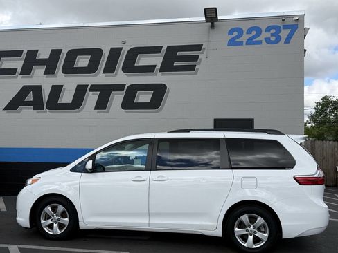 Used 2016 Toyota Sienna LE image 22