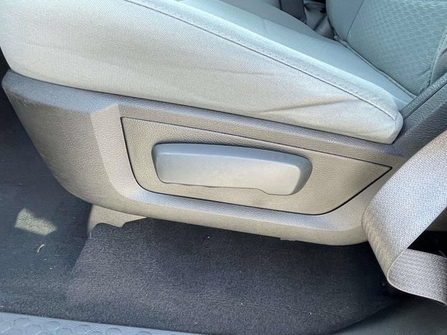 Used 2019 RAM 1500 Classic SLT AWD/4WD image 17
