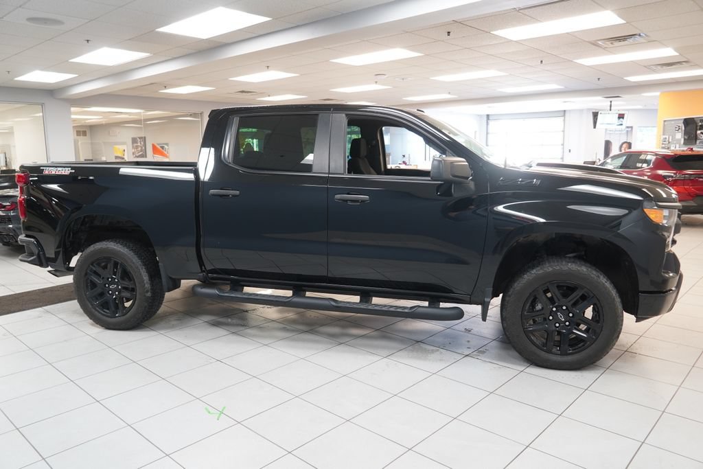 Used 2023 Chevrolet Silverado 1500 Custom Trail Boss w/ 2.7L Blackout Package AWD/4WD image 12