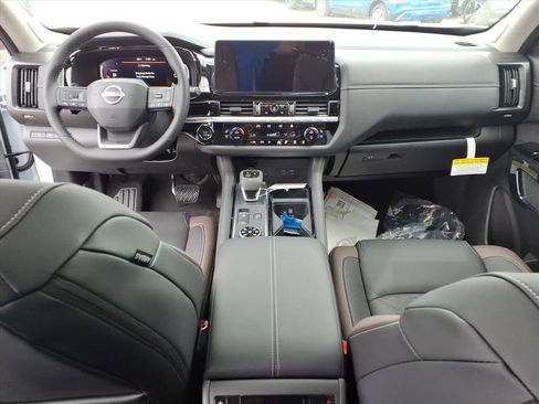 New 2026 Nissan Pathfinder Platinum AWD/4WD image 28