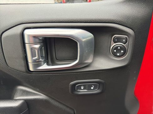 Used 2024 Jeep Gladiator Mojave w/ Technology Group AWD/4WD image 21
