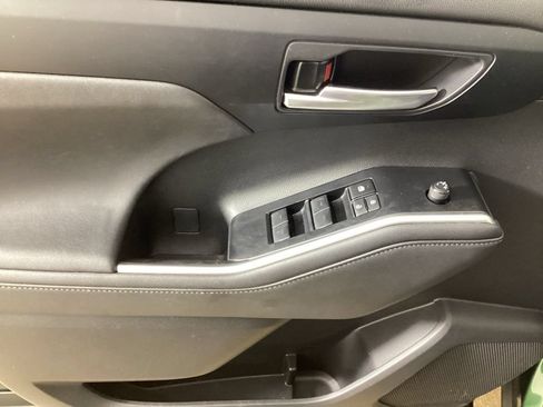 Used 2023 Toyota Highlander XLE AWD/4WD image 14