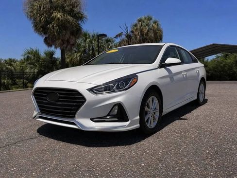 Used 2018 Hyundai Sonata SE w/ Cargo Package FWD image 1