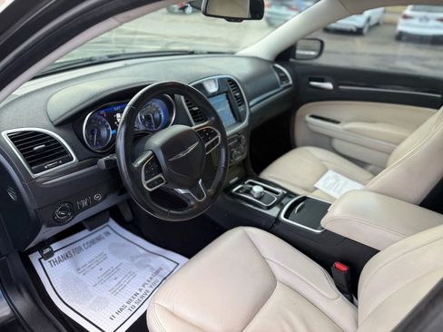Used 2018 Chrysler 300 Touring L image 11