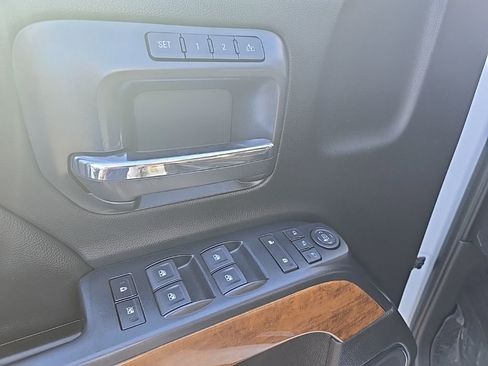 Used 2018 Chevrolet Silverado 2500 High Country w/ Duramax Plus Package image 10