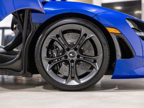 Used 2022 McLaren 720S Spider image 25