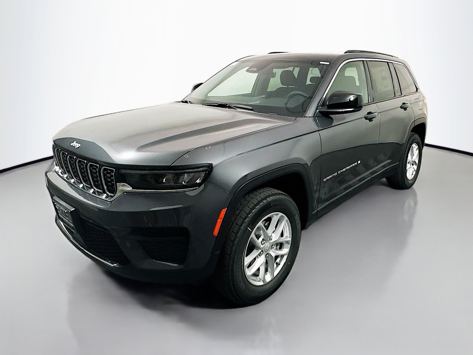 New 2026 Jeep Grand Cherokee Laredo X AWD/4WD image 3