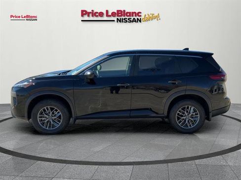 Used 2025 Nissan Rogue S image 3