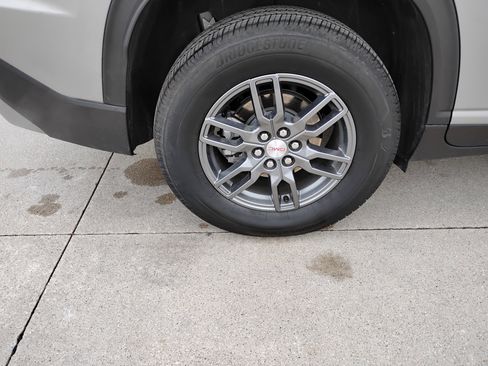 Used 2025 GMC Acadia Elevation image 25