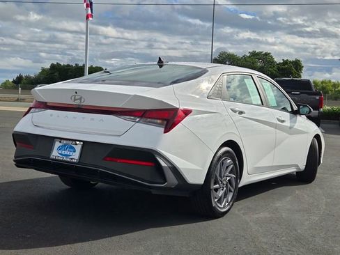 Used 2024 Hyundai Elantra SEL FWD image 4