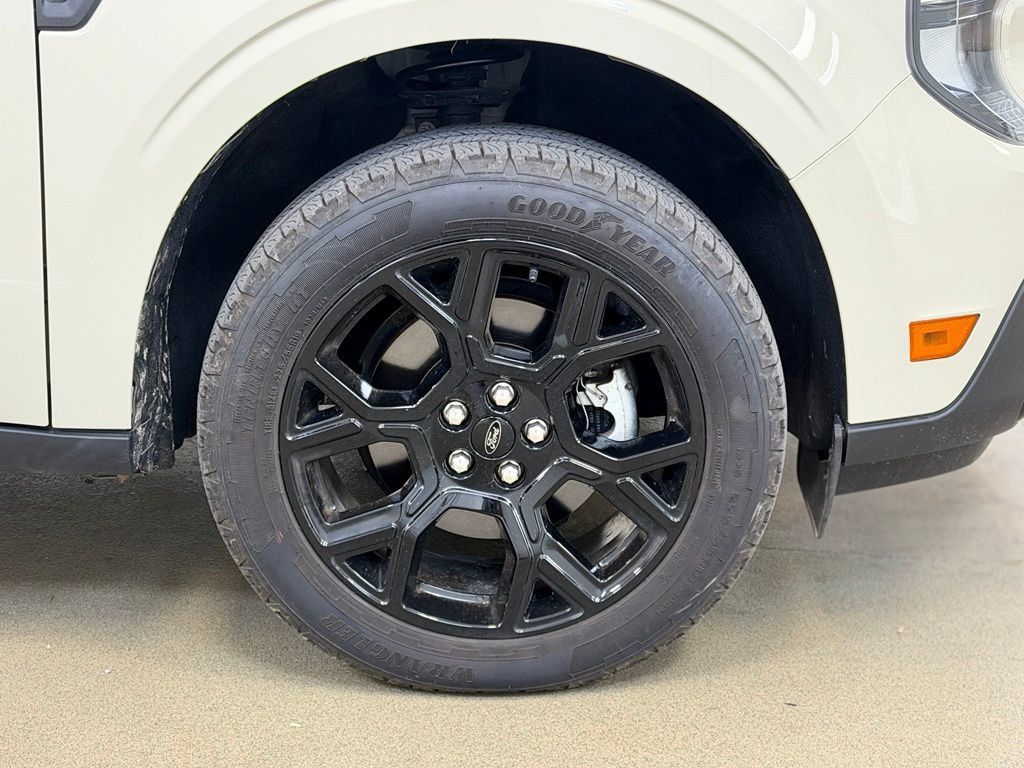 Used 2025 Ford Maverick XLT w/ XLT Luxury Package AWD/4WD image 4
