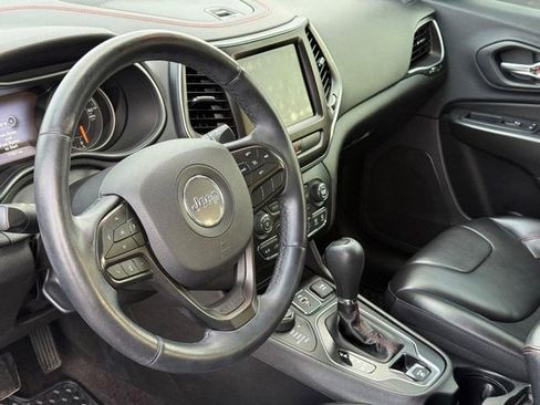 Used 2019 Jeep Cherokee Trailhawk w/ Cold Weather Group image 19