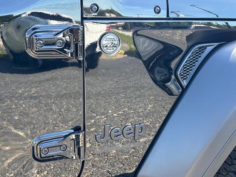 Used 2024 Jeep Wrangler Unlimited Sport AWD/4WD image 11
