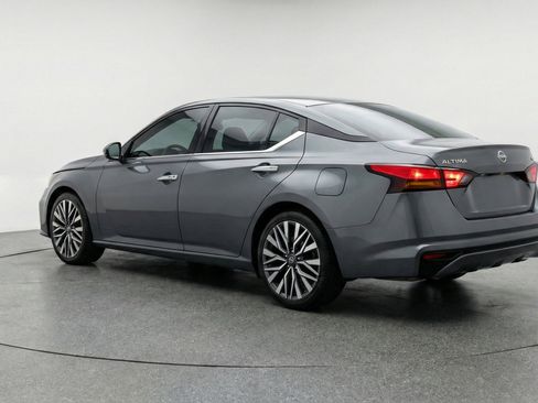 Used 2025 Nissan Altima 2.5 SV FWD image 6