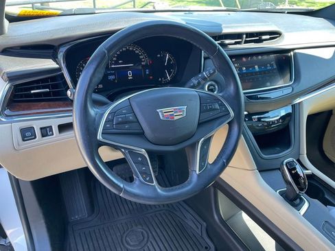 Used 2017 Cadillac XT5 Luxury w/ Driver Awareness Package FWD image 11