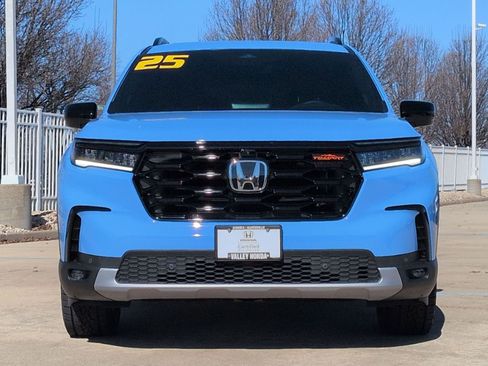 Certified 2025 Honda Pilot TrailSport image 3