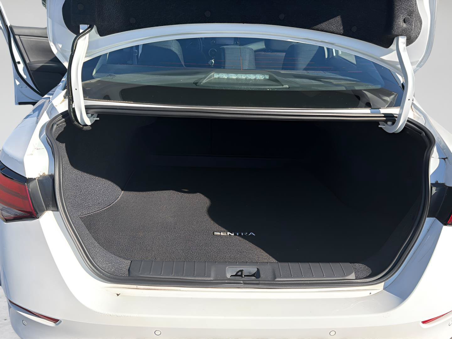 Used 2025 Nissan Sentra S FWD image 29
