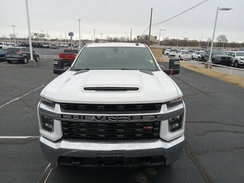 Used 2023 Chevrolet Silverado 2500 LT image 2