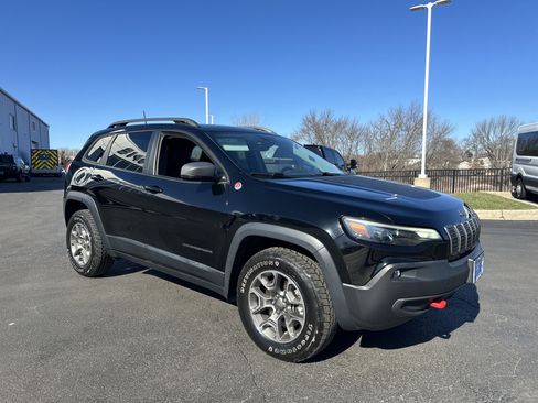 Used 2021 Jeep Cherokee Trailhawk w/ Comfort/Convenience Group image 1