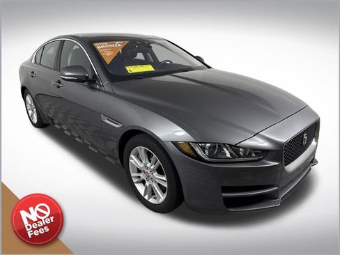 Used 2017 Jaguar XE Premium image 1