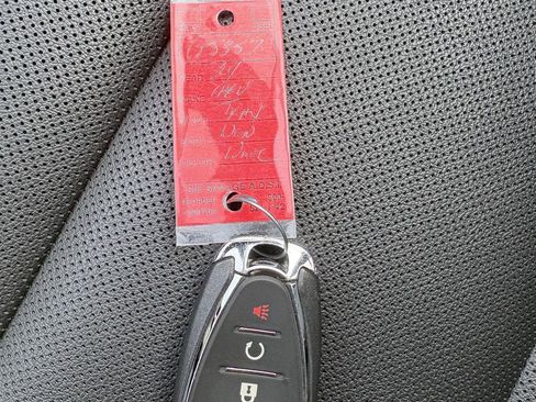 Used 2024 Chevrolet Trax RS w/ Sunroof Package image 10