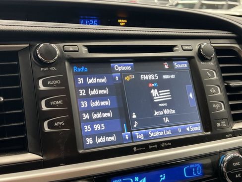 Used 2017 Toyota Highlander XLE image 16