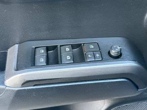 Used 2019 Toyota Tacoma TRD Off-Road w/ Technology Package AWD/4WD image 12