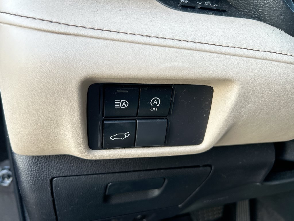 Used 2023 Toyota Highlander XLE FWD image 14