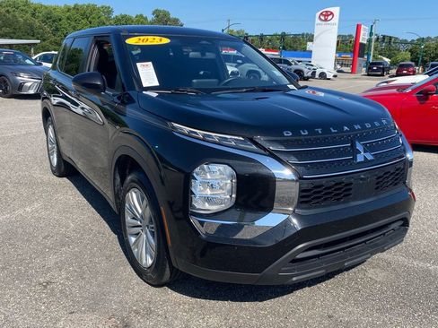 Used 2023 Mitsubishi Outlander ES FWD image 1