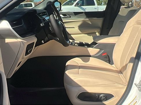 New 2025 Jeep Grand Cherokee Limited w/ Luxury Tech Group II image 15