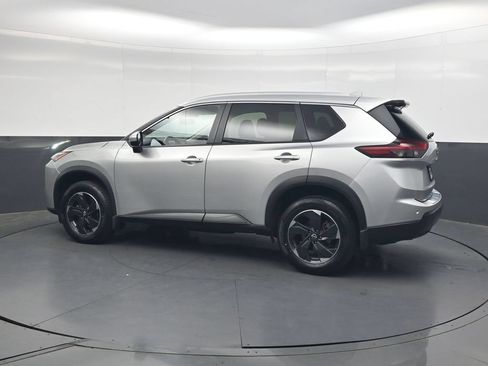 Used 2025 Nissan Rogue SV w/ SV Premium Package FWD image 8